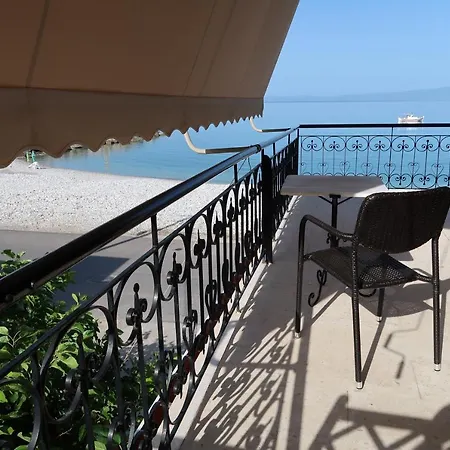 Akrogiali Beach Apartments Ακρογιάλι